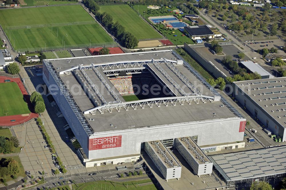 Aerial image Düsseldorf - Blick auf die ESPRIT arena (bis Juni 2009 LTU arena) in Düsseldorf. Die Multifunktionsarena wurde am Ort des alten Rheinstadions errichtet und 2005 eröffnet. Das Stadion hat eine Kapazität von 54.600 Plätzen. View of the ESPRIT arena (until June 2009 LTU Arena) in Dusseldorf. The multi-purpose arena was built at the site of the old Rhine Stadium and opened in 2005. The stadium has a capacity of 54 600 seats.