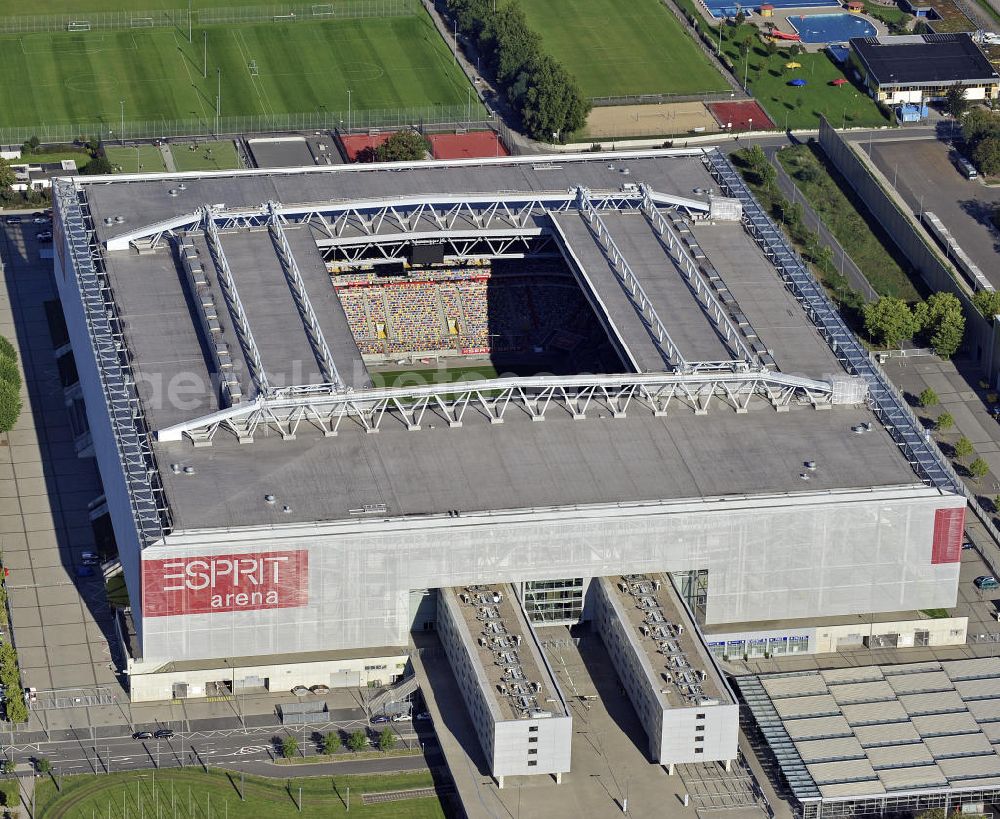 Aerial photograph Düsseldorf - Blick auf die ESPRIT arena (bis Juni 2009 LTU arena) in Düsseldorf. Die Multifunktionsarena wurde am Ort des alten Rheinstadions errichtet und 2005 eröffnet. Das Stadion hat eine Kapazität von 54.600 Plätzen. View of the ESPRIT arena (until June 2009 LTU Arena) in Dusseldorf. The multi-purpose arena was built at the site of the old Rhine Stadium and opened in 2005. The stadium has a capacity of 54 600 seats.