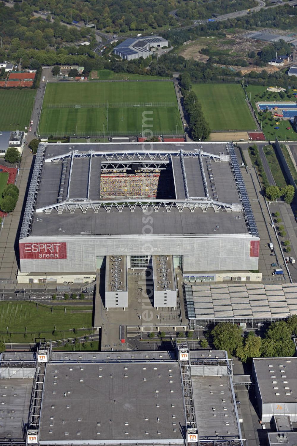 Düsseldorf from the bird's eye view: Blick auf die ESPRIT arena (bis Juni 2009 LTU arena) in Düsseldorf. Die Multifunktionsarena wurde am Ort des alten Rheinstadions errichtet und 2005 eröffnet. Das Stadion hat eine Kapazität von 54.600 Plätzen. View of the ESPRIT arena (until June 2009 LTU Arena) in Dusseldorf. The multi-purpose arena was built at the site of the old Rhine Stadium and opened in 2005. The stadium has a capacity of 54 600 seats.