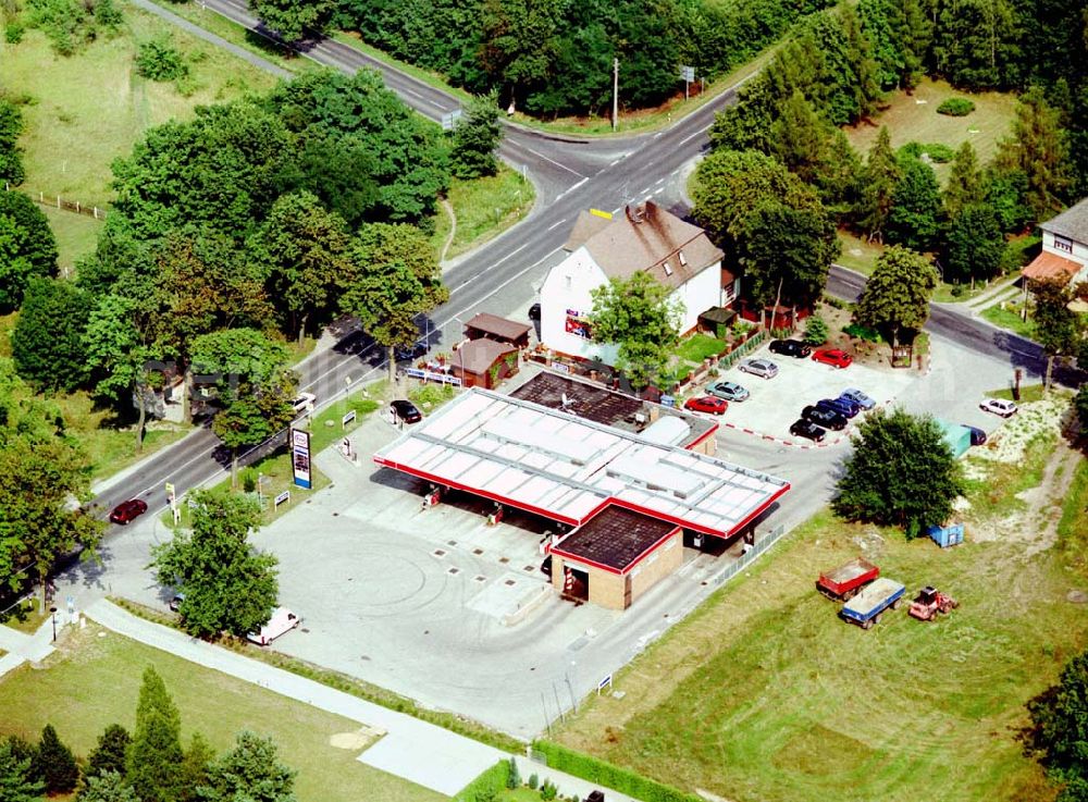 Lichtenow from above - ESSO-Tankstelle an der B1 in Lichtenow / Brandenburg 15.08.02