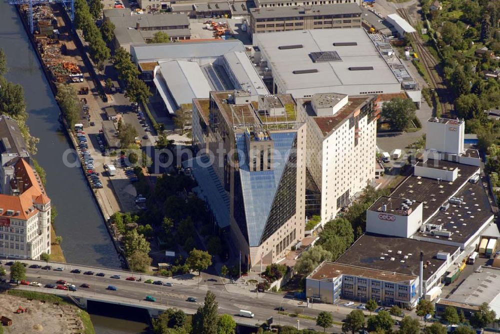 Berlin from the bird's eye view: Blick auf das Estrel Hotel Berlin - Europas größter Convention-, Entertainment- und Hotel-Komplex mit 1.125 Zimmern und Suiten, fünf Restaurants und der täglich stattfindenden Live-Show „Stars in Concert“. Kontakt: Estrel Berlin, Sonnenallee 225, 12057 Berlin. Tel.: +49 (0)30 / 6831- 0, Fax: +49 (0)30 / 6831-2345