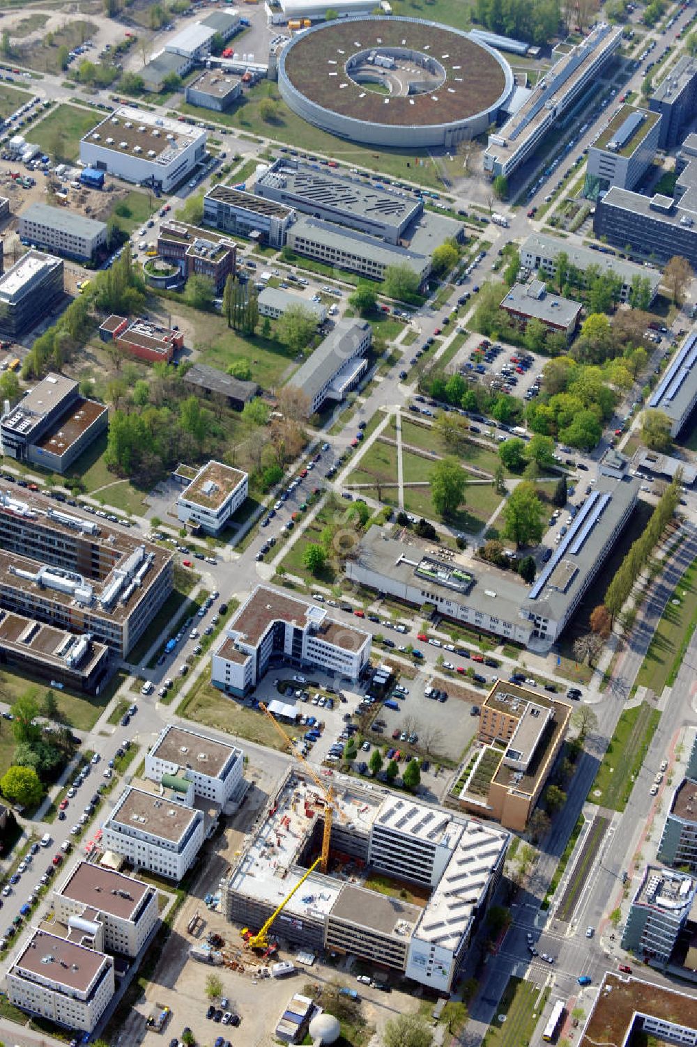 Berlin from the bird's eye view: Baustelle vom Europa Center Adlershof, ein Büro-und Geschäftshaus, am Wissenschafts- und Wirtschaftsstandort Adlershof WISTA