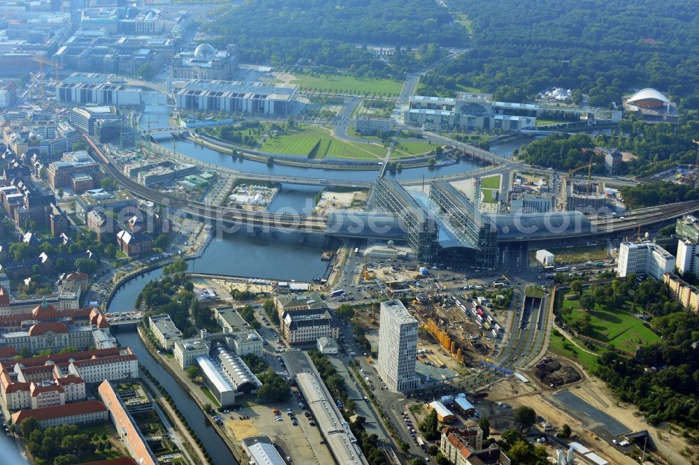 Berlin-Moabit from above - View of the Europacity in Berlin-Moabit. The Europacity, also called Entwicklungsgebiet Heidestraße, is an urban building project just north of the Berlin Hauptbahnhof. In this area occurs in the coming years a mixed quarter with different types of use, like habitation, office, retail and art. Furthermore you can see the Berlin Hauptbahnhof