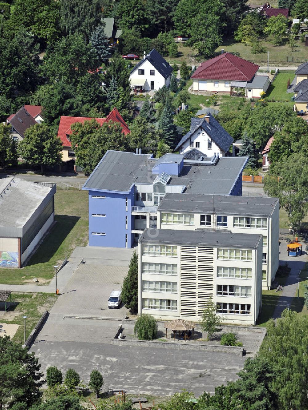 Storkow from above - Blick auf die Europaschule Storkow mit Grund- und Oberschule an der Theodor-Fontane-Straße. View of the European School Storkow with primary and secondary school at the Theodor-Fontane-Strasse.