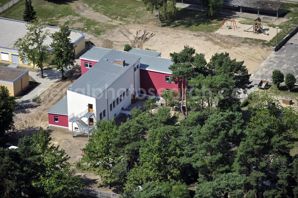 Storkow from the bird's eye view: Blick auf die Europaschule Storkow mit Grund- und Oberschule an der Theodor-Fontane-Straße. View of the European School Storkow with primary and secondary school at the Theodor-Fontane-Strasse.