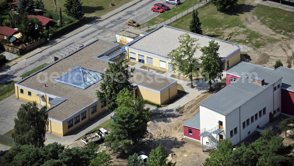 Aerial image Storkow - Blick auf die Europaschule Storkow mit Grund- und Oberschule an der Theodor-Fontane-Straße. View of the European School Storkow with primary and secondary school at the Theodor-Fontane-Strasse.