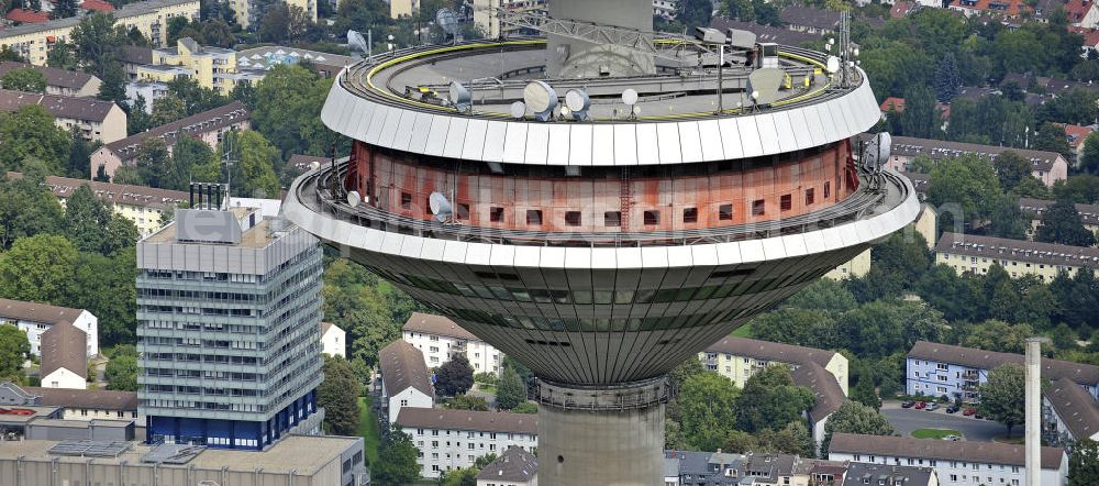 Aerial photograph Frankfurt am Main - Die Kanzel des Europaturms im Stadtteil Bockenheim. Die drehbare Kanzel befindet sich in 227 Meter Höhe. Der in den 1970ern errichtete Fernmeldeturm ist mit 337,5 m der zweithöchste Deutschlands. The pulpit of the Tower of Europe in the district Bockenheim. The rotating pulpit is located in 227 meters height. The telecommunication tower was built in the 1970s and is with 337.5 m the second highest in Germany.