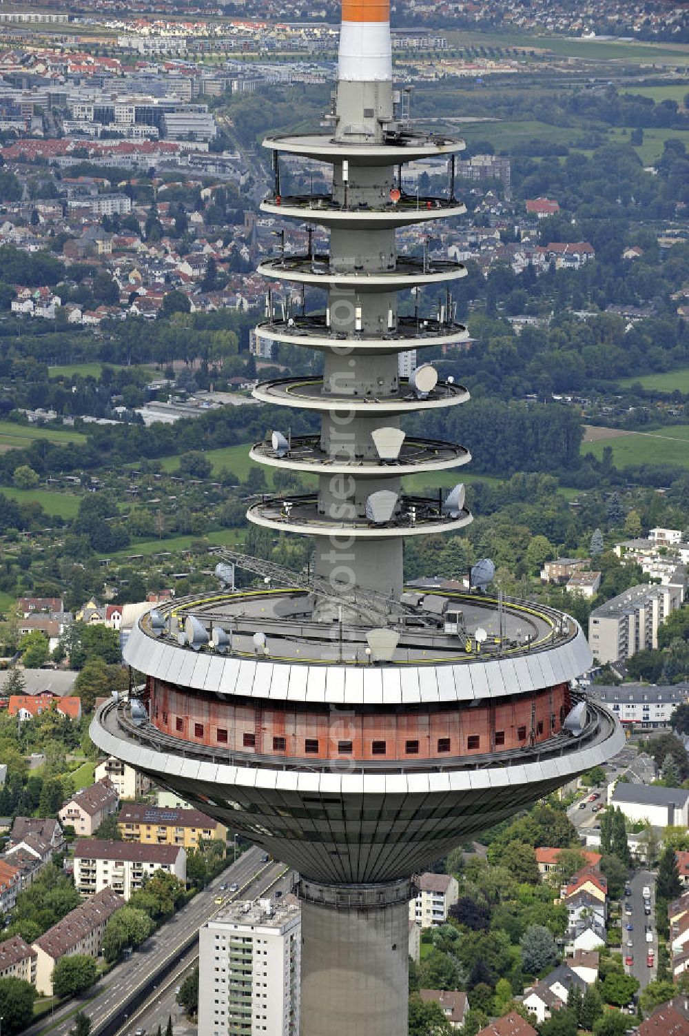 Aerial photograph Frankfurt am Main - Die Kanzel des Europaturms im Stadtteil Bockenheim. Die drehbare Kanzel befindet sich in 227 Meter Höhe. Der in den 1970ern errichtete Fernmeldeturm ist mit 337,5 m der zweithöchste Deutschlands. The pulpit of the Tower of Europe in the district Bockenheim. The rotating pulpit is located in 227 meters height. The telecommunication tower was built in the 1970s and is with 337.5 m the second highest in Germany.