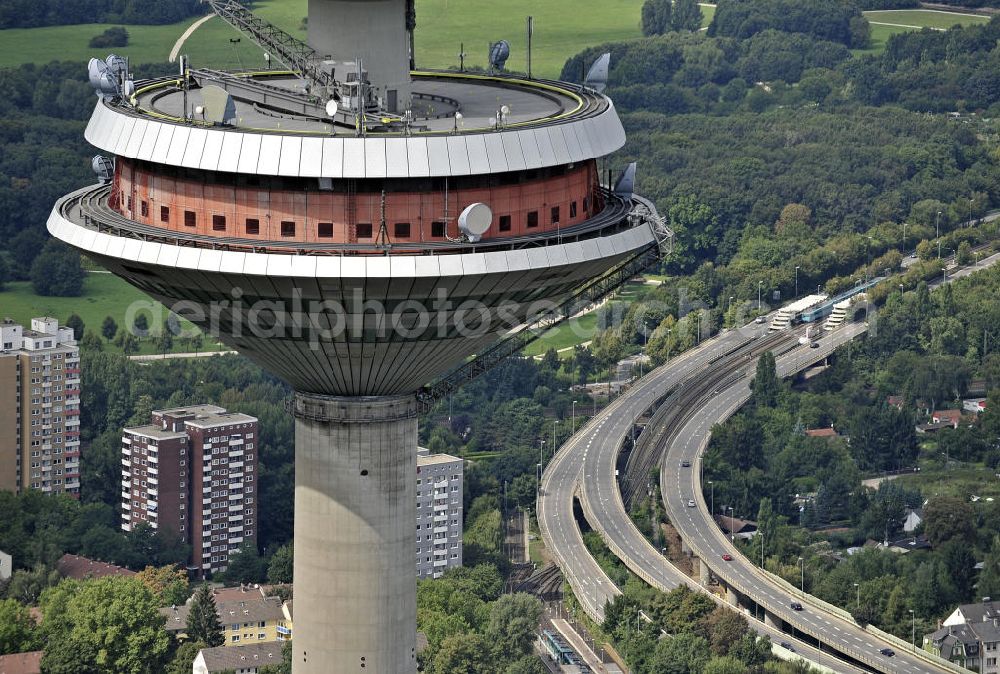 Aerial photograph Frankfurt am Main - Die Kanzel des Europaturms im Stadtteil Bockenheim. Die drehbare Kanzel befindet sich in 227 Meter Höhe. Der in den 1970ern errichtete Fernmeldeturm ist mit 337,5 m der zweithöchste Deutschlands. The pulpit of the Tower of Europe in the district Bockenheim. The rotating pulpit is located in 227 meters height. The telecommunication tower was built in the 1970s and is with 337.5 m the second highest in Germany.