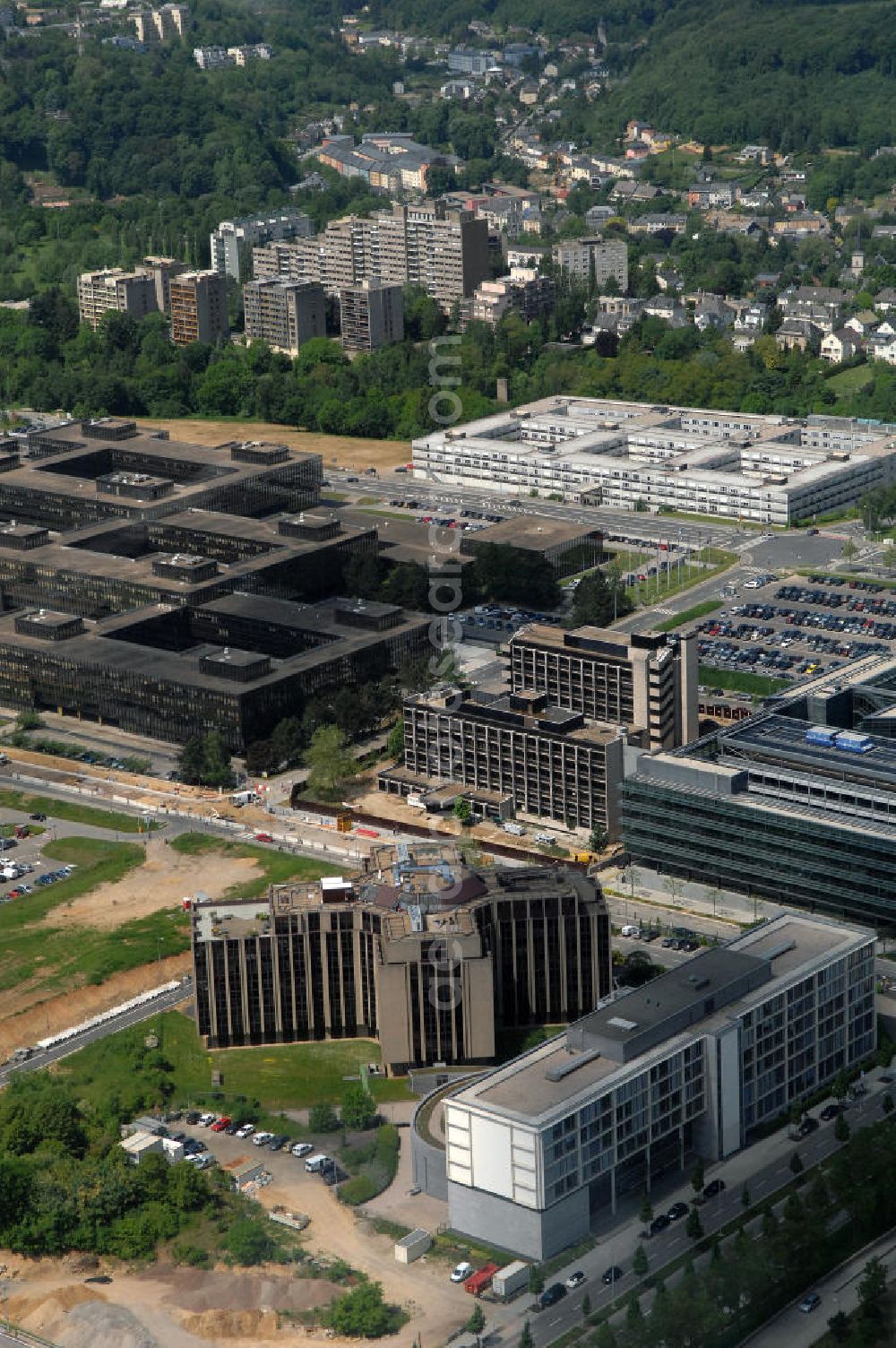 Luxemburg from above - Blick auf das Europaviertel auf dem Kirchberg-Plateu. Im Europaviertel sind der Europäische Gerichtshof sowie der Europäische Rechnungshof, die Europäische Investitionsbank und der Rat der Europäischen Union ansässig.