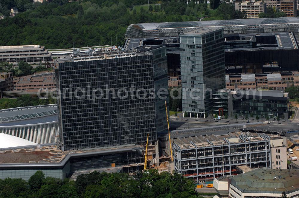 Aerial photograph Luxemburg - Blick auf das Areal vom Europäischen Gerichtshof im Europaviertel in Luxemburg. Es befindet sich auf dem Kirchberg-Plateau in Luxemburg (Stadt). Das weiße Gebäude links im Bild ist die Philharmonie.