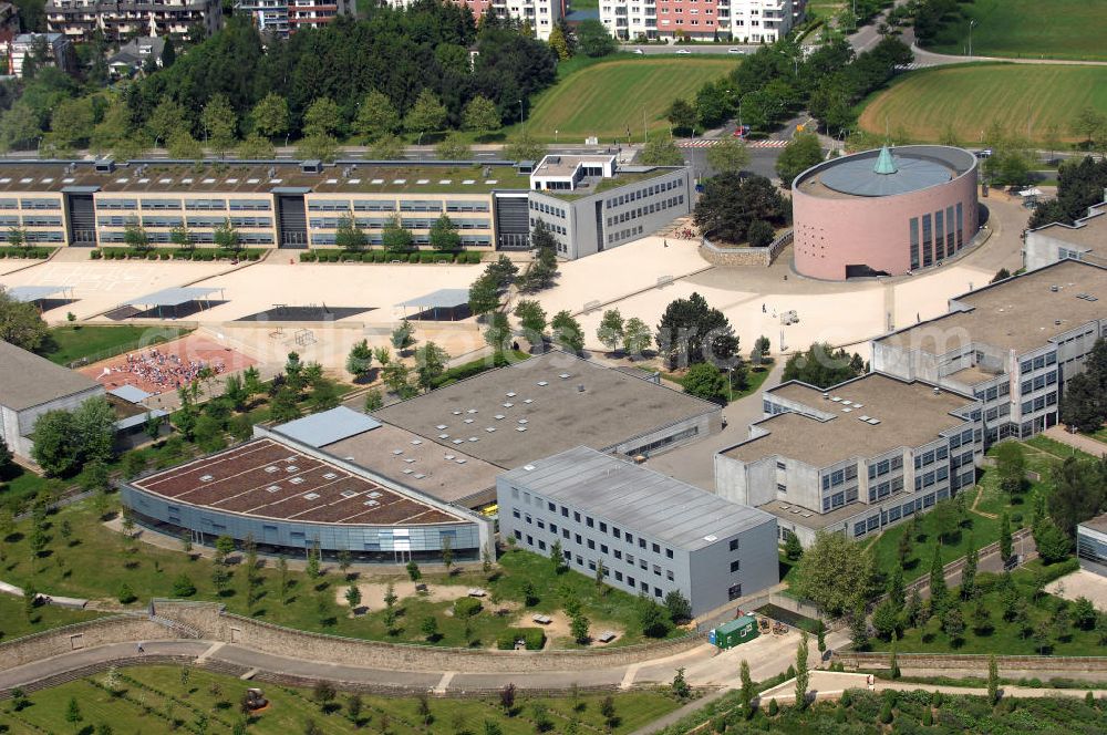 Luxemburg from above - Blick auf die Europäische Schule (Ecole Europeene) in Kirchberg am Boulevard Konrad Adenauer / Rue Leon Hengen. Kontakt: +352 4320821