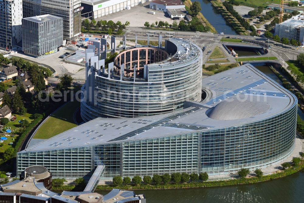 Aerial photograph Strasbourg - Straßburg - Administrative building of the EU - State Authority Parlement europeen Strasbourg on Avenue du President Robert Schuman - Quai du Chanoine Winterer in Strasbourg in Grand Est, France