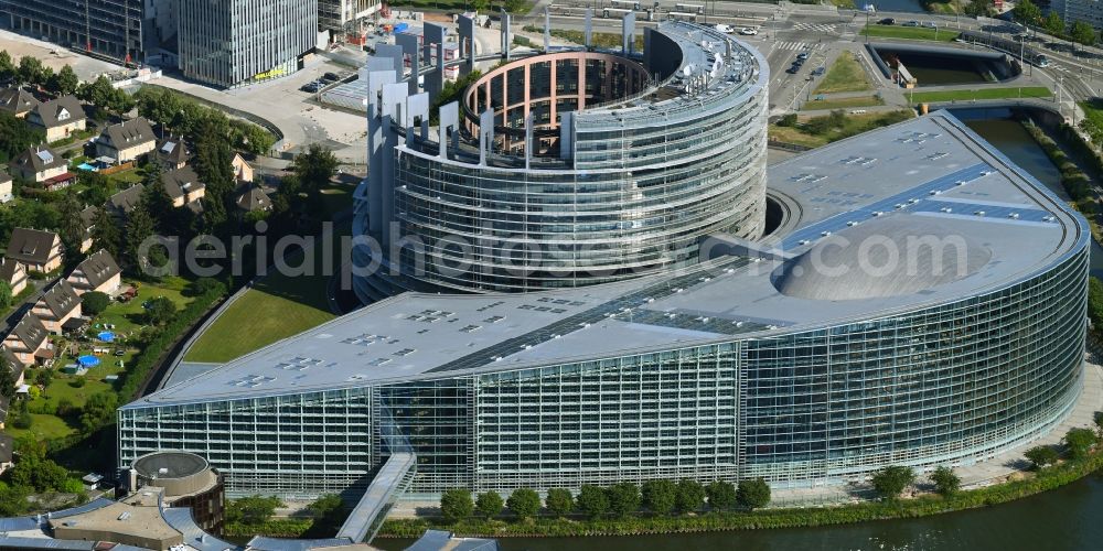 Aerial photograph Strasbourg - Straßburg - Administrative building of the EU - State Authority Parlement europeen Strasbourg on Avenue du President Robert Schuman - Quai du Chanoine Winterer in Strasbourg in Grand Est, France