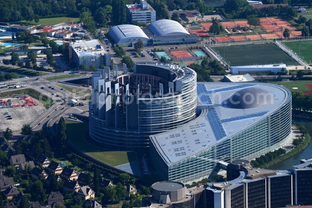 Strasbourg - Straßburg from the bird's eye view: Administrative building of the EU - State Authority Parlement europeen Strasbourg on Avenue du President Robert Schuman - Quai du Chanoine Winterer in Strasbourg in Grand Est, France