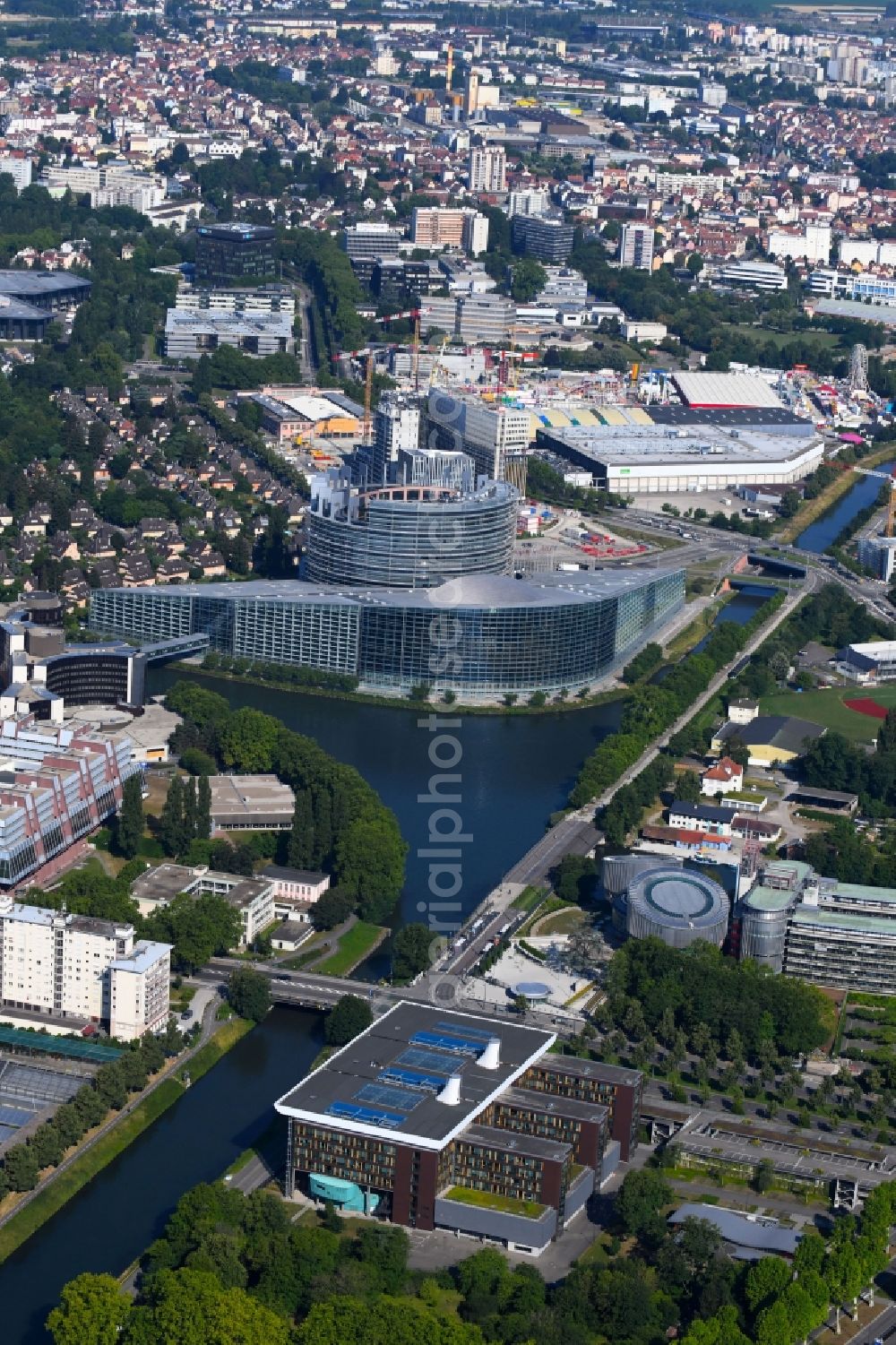 Aerial image Strasbourg - Straßburg - Administrative building of the EU - State Authority Parlement europeen Strasbourg on Avenue du President Robert Schuman - Quai du Chanoine Winterer in Strasbourg in Grand Est, France