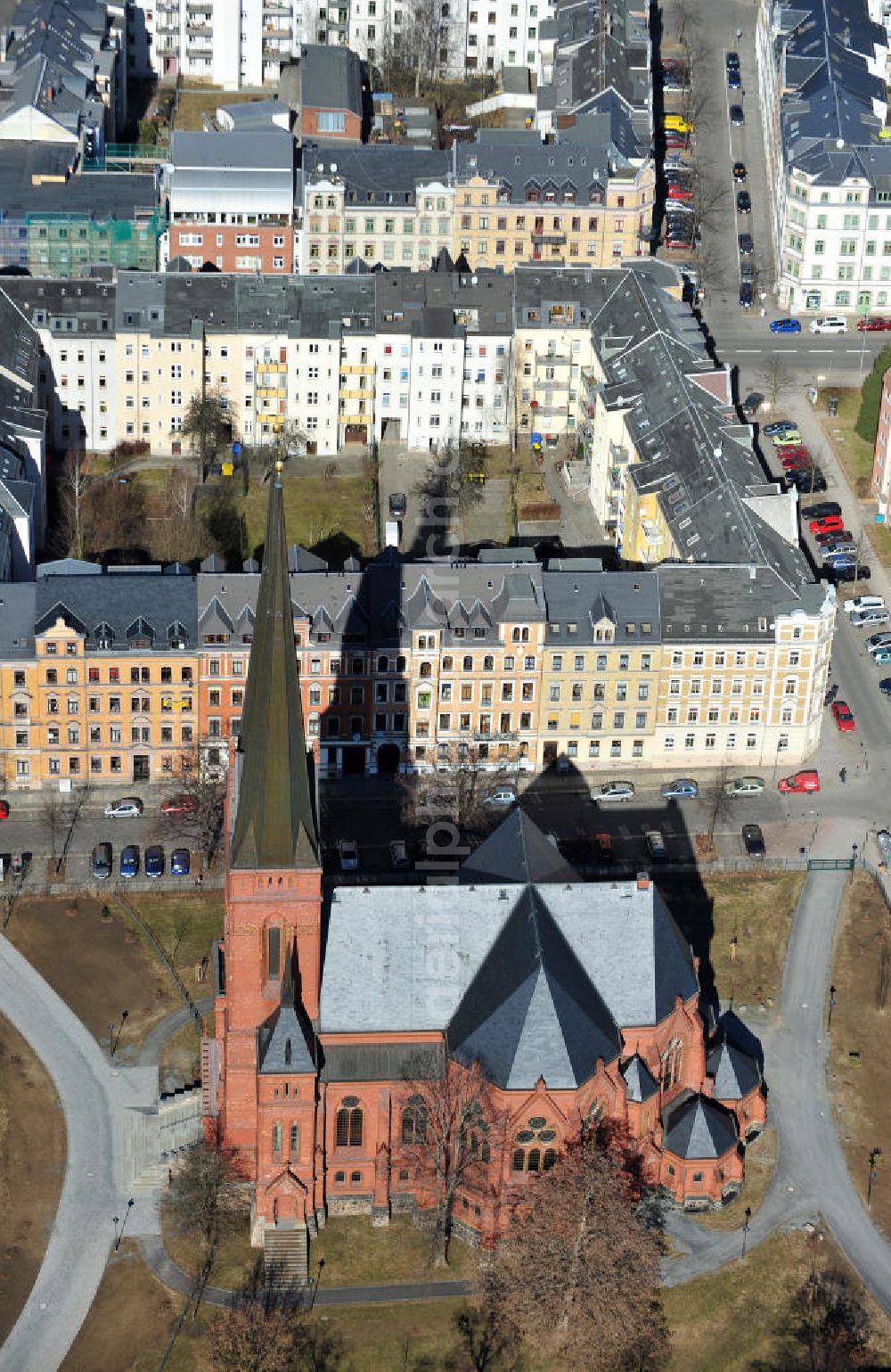 Chemnitz from the bird's eye view: Die Evangelisch-Lutherische St. Markuskirche an der Martinstraße in Chemnitz. Das Gebäude wurde Ende des neunzehnten Jahrhunderts nach Entwürfen des Architektenbüros Abesser & Kröger im Stil der norddeutschen Backsteingotik erbaut. The Evangelical Lutheran St. Martin Church at the Martinstrasse in Chemnitz.