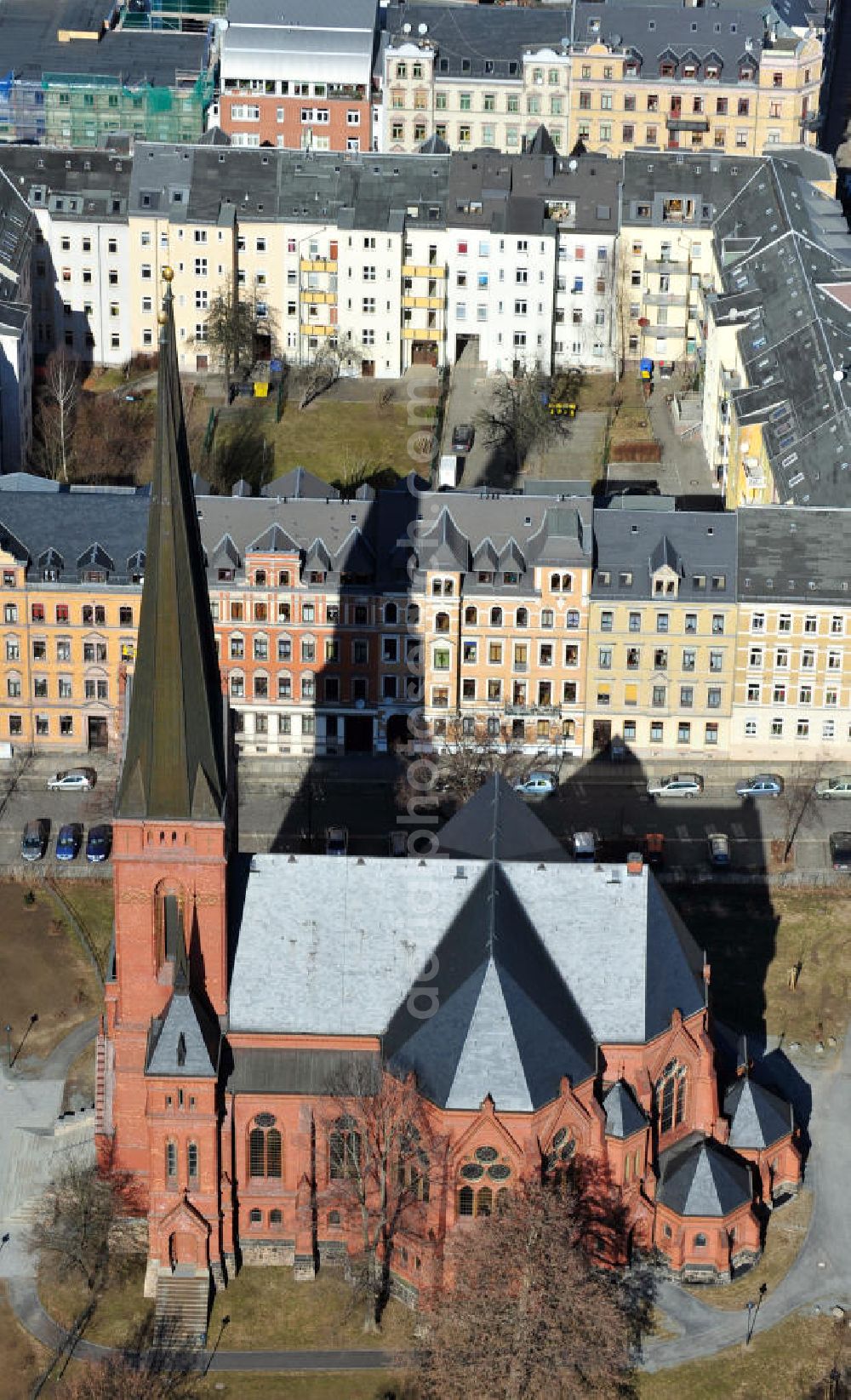 Aerial image Chemnitz - Die Evangelisch-Lutherische St. Markuskirche an der Martinstraße in Chemnitz. Das Gebäude wurde Ende des neunzehnten Jahrhunderts nach Entwürfen des Architektenbüros Abesser & Kröger im Stil der norddeutschen Backsteingotik erbaut. The Evangelical Lutheran St. Martin Church at the Martinstrasse in Chemnitz.