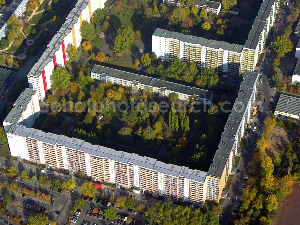 Aerial photograph Berlin- Lichtenberg - 20.10.2004 Blick auf das evangelische Familienzentrum an der Seiffertstr. in Berlin-Lichtenberg.