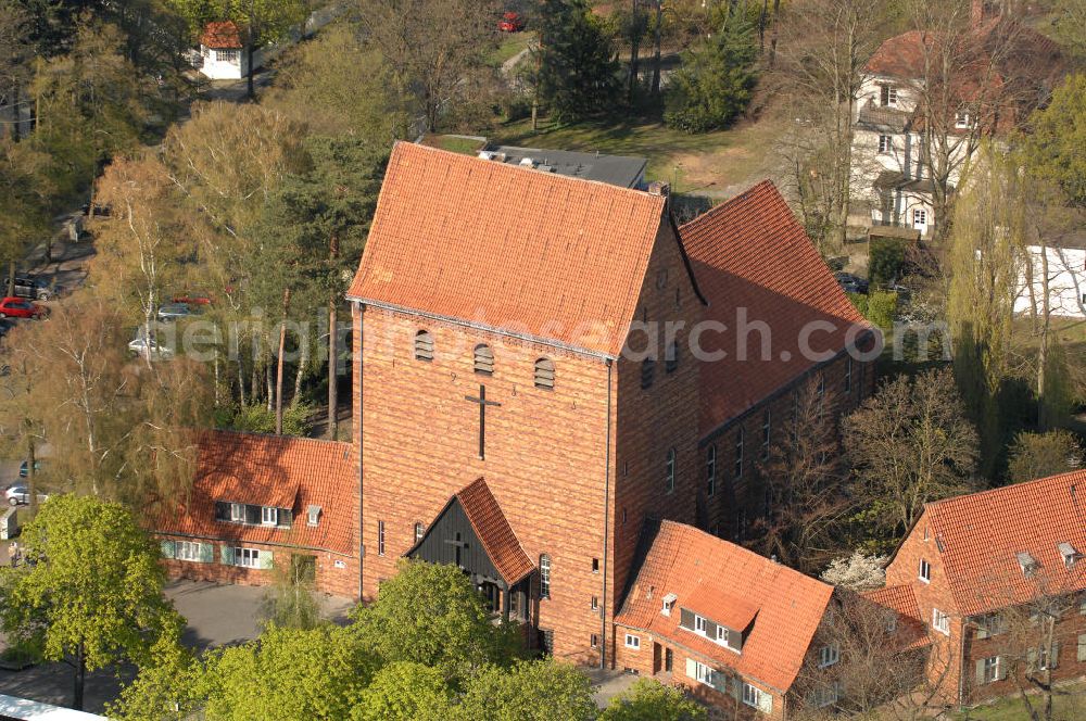 Berlin from the bird's eye view: Blick auf die evangelische Johanneskirche in Frohnau im Bezirk Reinickendorf. View onto the Evangelical Church Johanneskirche in the district Reinickendorf.