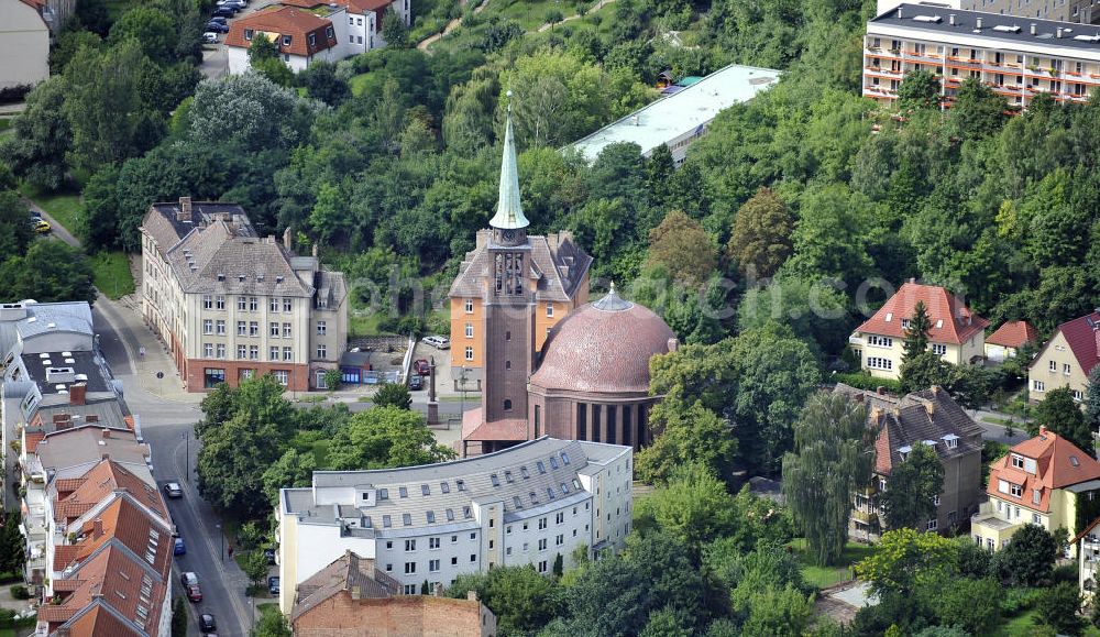 Aerial image Frankfurt / Oder - Blick auf die St. - Georg - Kirche in Frankfurt / Oder an der Bergstraße. Der Kirchenneubau wurde 1928 eingeweiht und ist die größte Kirche der Kirchegemeinde Frankfurt / Oder. Der Bau erfolgte nach einem Entwurf von Curt Steinberg. View of the St. - George - Church in Frankfurt / Oder at Bergstrasse. The new church was consecrated in 1928 and is the largest church in the parish church of Frankfurt / Oder. The building was designed by Curt Steinberg.