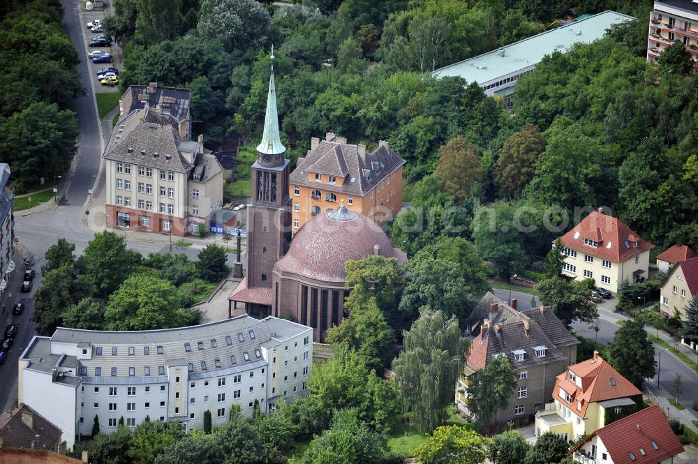 Frankfurt / Oder from above - Blick auf die St. - Georg - Kirche in Frankfurt / Oder an der Bergstraße. Der Kirchenneubau wurde 1928 eingeweiht und ist die größte Kirche der Kirchegemeinde Frankfurt / Oder. Der Bau erfolgte nach einem Entwurf von Curt Steinberg. View of the St. - George - Church in Frankfurt / Oder at Bergstrasse. The new church was consecrated in 1928 and is the largest church in the parish church of Frankfurt / Oder. The building was designed by Curt Steinberg.