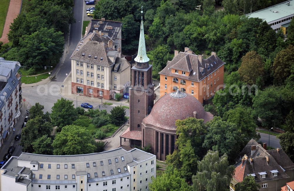 Aerial image Frankfurt / Oder - Blick auf die St. - Georg - Kirche in Frankfurt / Oder an der Bergstraße. Der Kirchenneubau wurde 1928 eingeweiht und ist die größte Kirche der Kirchegemeinde Frankfurt / Oder. Der Bau erfolgte nach einem Entwurf von Curt Steinberg. View of the St. - George - Church in Frankfurt / Oder at Bergstrasse. The new church was consecrated in 1928 and is the largest church in the parish church of Frankfurt / Oder. The building was designed by Curt Steinberg.