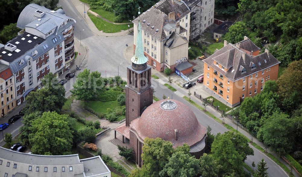 Aerial image Frankfurt / Oder - Blick auf die St. - Georg - Kirche in Frankfurt / Oder an der Bergstraße. Der Kirchenneubau wurde 1928 eingeweiht und ist die größte Kirche der Kirchegemeinde Frankfurt / Oder. Der Bau erfolgte nach einem Entwurf von Curt Steinberg. View of the St. - George - Church in Frankfurt / Oder at Bergstrasse. The new church was consecrated in 1928 and is the largest church in the parish church of Frankfurt / Oder. The building was designed by Curt Steinberg.