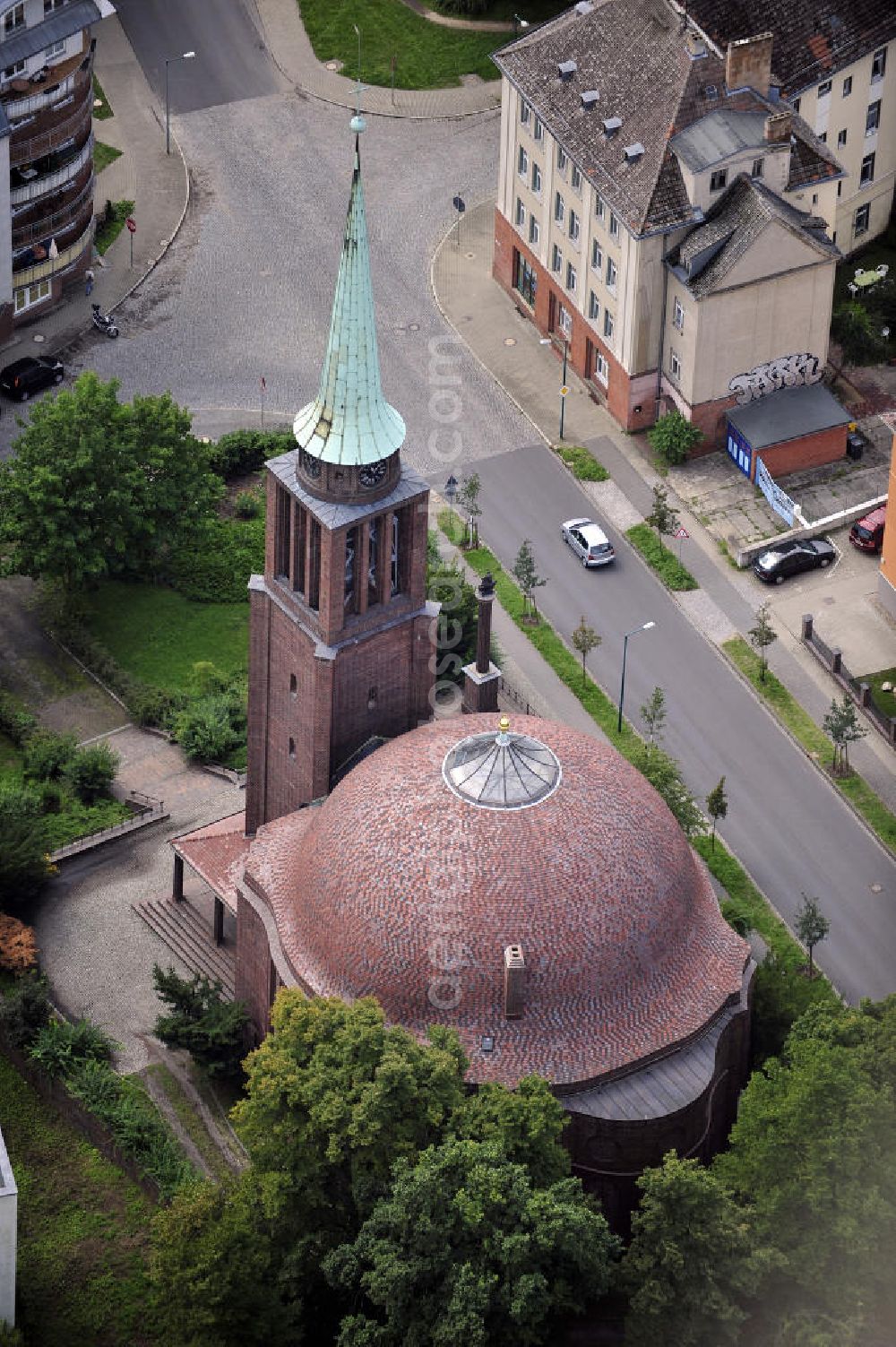 Frankfurt / Oder from the bird's eye view: Blick auf die St. - Georg - Kirche in Frankfurt / Oder an der Bergstraße. Der Kirchenneubau wurde 1928 eingeweiht und ist die größte Kirche der Kirchegemeinde Frankfurt / Oder. Der Bau erfolgte nach einem Entwurf von Curt Steinberg. View of the St. - George - Church in Frankfurt / Oder at Bergstrasse. The new church was consecrated in 1928 and is the largest church in the parish church of Frankfurt / Oder. The building was designed by Curt Steinberg.