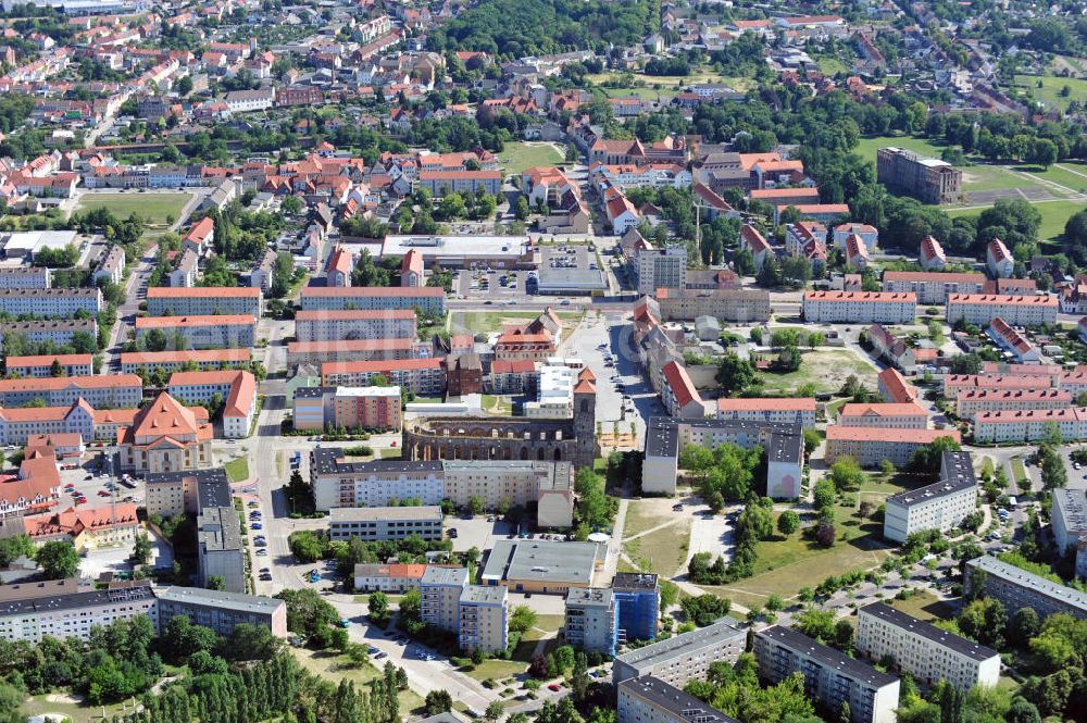 Aerial image Zerbst / Anhalt - Evangelische Kirche St. Trinitatis, auch Trinitatiskirche, und die Kirchenruine St. Nicolai in Zerbst in Sachsen-Anhalt. Holy Trinity Evangelical Church and the St. Nicolai Church Ruin in Zerbst / Anhalt in Saxony-Anhalt.