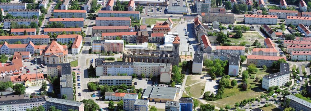 Aerial photograph Zerbst / Anhalt - Evangelische Kirche St. Trinitatis, auch Trinitatiskirche, und die Kirchenruine St. Nicolai in Zerbst in Sachsen-Anhalt. Holy Trinity Evangelical Church and the St. Nicolai Church Ruin in Zerbst / Anhalt in Saxony-Anhalt.