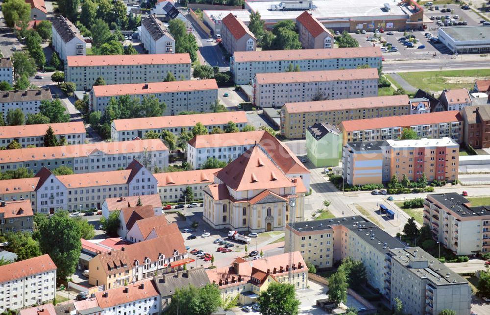 Aerial photograph Zerbst / Anhalt - Die Evangelische Kirche St. Trinitatis, auch Trinitatiskirche, in Zerbst in Sachsen-Anhalt, aus dem 17. Jahrhundert dient heute als Gemeindezentrum. Holy Trinity Evangelical Church in Zerbst / Anhalt in Saxony-Anhalt.