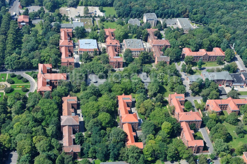 Berlin Lichtenberg from above - Blick auf das Evangelische Krankenhaus Königin Elisabeth Herzberge in Lichtenberg. View of the Protestant Queen Elizabeth Hospital in Lichtenberg.