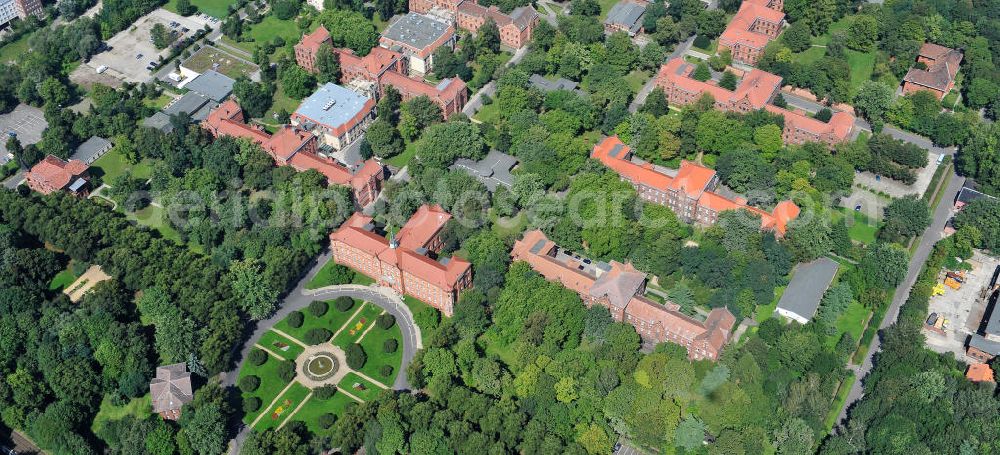 Aerial photograph Berlin Lichtenberg - Blick auf das Evangelische Krankenhaus Königin Elisabeth Herzberge in Lichtenberg. View of the Protestant Queen Elizabeth Hospital in Lichtenberg.