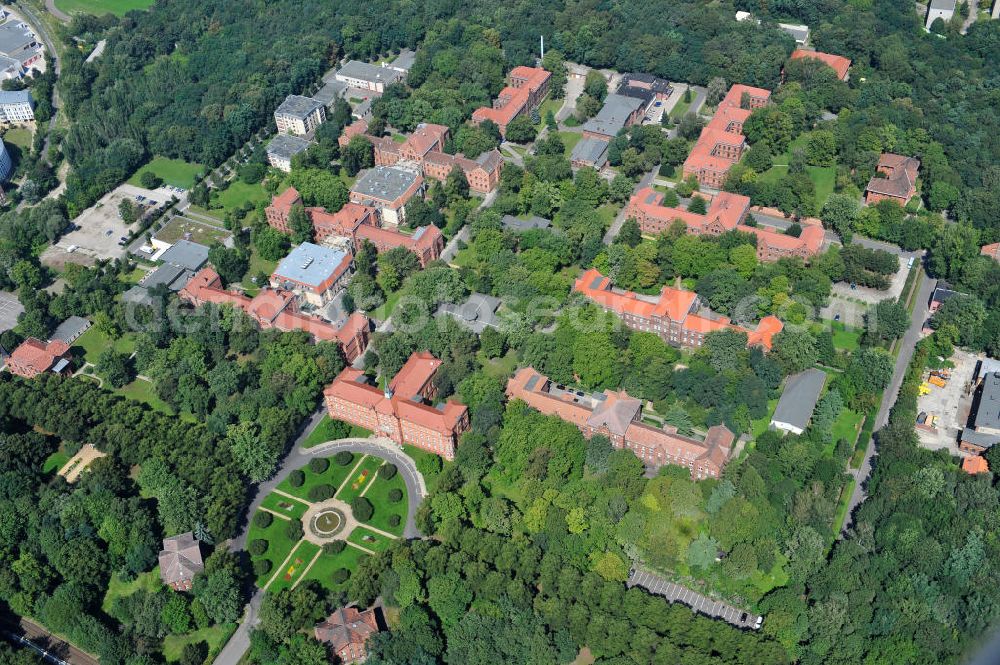 Berlin Lichtenberg from above - Blick auf das Evangelische Krankenhaus Königin Elisabeth Herzberge in Lichtenberg. View of the Protestant Queen Elizabeth Hospital in Lichtenberg.