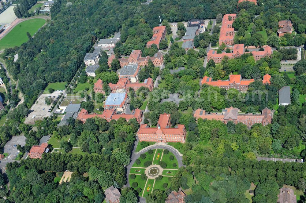 Aerial image Berlin Lichtenberg - Blick auf das Evangelische Krankenhaus Königin Elisabeth Herzberge in Lichtenberg. View of the Protestant Queen Elizabeth Hospital in Lichtenberg.