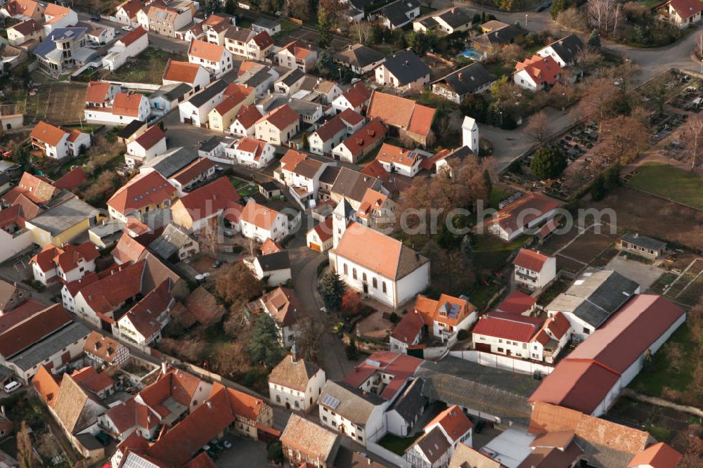 Albig from above - Sicht auf die Evangelische Liebfrauenkirche in Albig im Landkreis Alzey-Worms in Rheinland-Pfalz. Die Kirche wurde um 650 erbaut und 962 erstmals urkundlich erwähnt. Sie war die Taufkirche der Hildegard von Bingen. View to the Evangelistic Church of Albig in the administrative district Alzey-Worms of Rhineland-Palatinate.