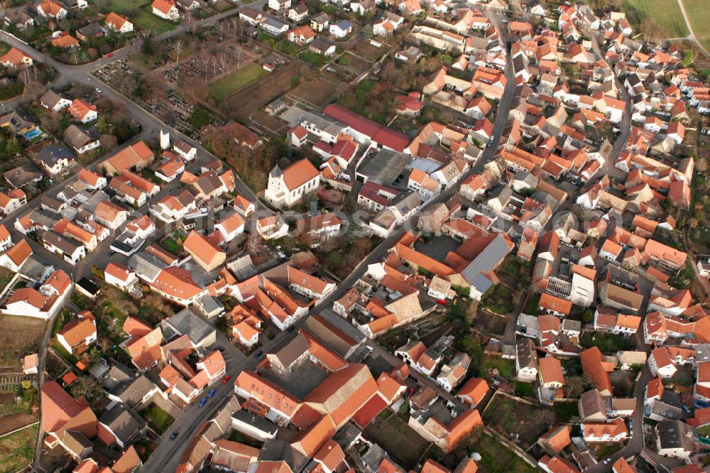 Albig from the bird's eye view: Sicht auf die Evangelische Liebfrauenkirche in Albig im Landkreis Alzey-Worms in Rheinland-Pfalz. Die Kirche wurde um 650 erbaut und 962 erstmals urkundlich erwähnt. Sie war die Taufkirche der Hildegard von Bingen. View to the Evangelistic Church of Albig in the administrative district Alzey-Worms of Rhineland-Palatinate.