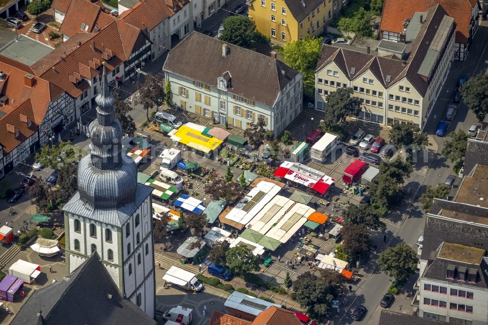 Aerial image Lippstadt - Protestant church and market place in the center of the old town of Lippstadt in the Soest Boerde in the state of North Rhine-Westphalia