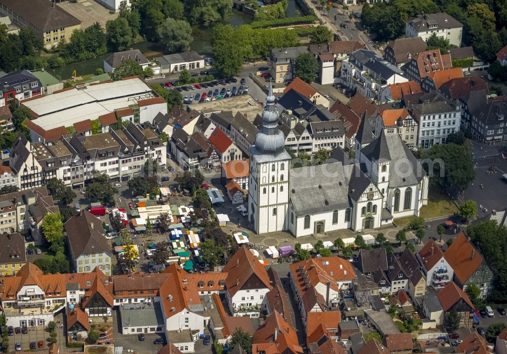 Aerial image Lippstadt - Protestant church and market place in the center of the old town of Lippstadt in the Soest Boerde in the state of North Rhine-Westphalia