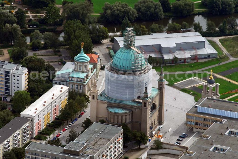 Aerial image Potsdam - Blick auf die Restaurationsbaustelle der evangelische Nikolaikirche. Nach Plänen des Architekten Karl Friedrich Schinkel entstand in den Jahren 1830 bis 1837 ein Zentralbau im klassizistischen Stil. Die weit über die Dächer der Stadt emporragende Kuppel wurde dem sakralen Gebäude in der Zeit von 1843 bis 1850 aufgesetzt. Die Bauleitung übernahm Ludwig Persius und ab 1845 Friedrich August Stüler.