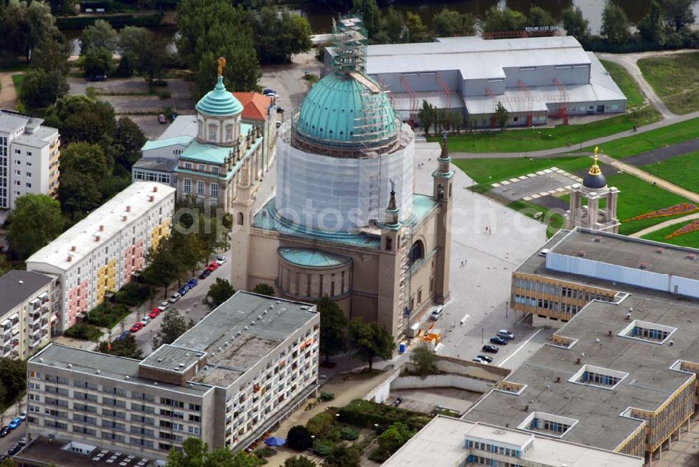 Aerial photograph Potsdam - Blick auf die Restaurationsbaustelle der evangelische Nikolaikirche. Nach Plänen des Architekten Karl Friedrich Schinkel entstand in den Jahren 1830 bis 1837 ein Zentralbau im klassizistischen Stil. Die weit über die Dächer der Stadt emporragende Kuppel wurde dem sakralen Gebäude in der Zeit von 1843 bis 1850 aufgesetzt. Die Bauleitung übernahm Ludwig Persius und ab 1845 Friedrich August Stüler.