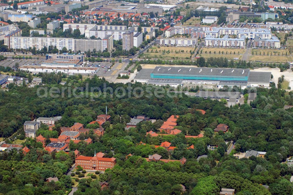 Aerial image Berlin - Blick über das Evangelische Krankenhaus Königin Elisabeth Herzberge in Berlin Lichtenberg mit den sich dahinter befindenden Wohn - und Gewerbeflächen an der Landsberger Allee. Die zwischen 1889 und 2001 errichteten Gebäude bieten umfangreichen Platz für die Behandlung von über 600 Patienten. Laut einer christlichen Ethik, auf die sich das Handeln der Ärzte und Pfleger stützt, nehmen sich die Mitarbeiter aller Patienten ungachtet ihrer Konfission an. Kontakt: Evangelisches Krankenhaus Königin Elisabeth Herzberge, gemeinnützige GmbH (KEH gGmbH), Herzbergstraße 79, 10365 Berlin, Tel. +49(0)30 5472 0, Fax +49(0)30 5472 2000; Theologischer Geschäftsführer: Pastor Dr. Johannes Feldmann, Tel. +49(0)30 5472 2121; Vorsitzender Geschäftsführer: Dr. Rainer Norden, Tel. +49(0)30 5472 2100