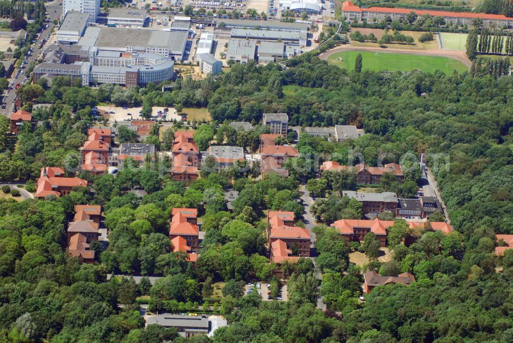 Aerial image Berlin - Blick auf das Evangelische Krankenhaus Königin Elisabeth Herzberge in Berlin Lichtenberg. Die zwischen 1889 und 2001 errichteten Gebäude bieten umfangreichen Platz für die Behandlung von über 600 Patienten. Laut einer christlichen Ethik, auf die sich das Handeln der Ärzte und Pfleger stützt, nehmen sich die Mitarbeiter aller Patienten ungachtet ihrer Konfission an. Kontakt: Evangelisches Krankenhaus Königin Elisabeth Herzberge, gemeinnützige GmbH (KEH gGmbH), Herzbergstraße 79, 10365 Berlin, Tel. +49(0)30 5472 0, Fax +49(0)30 5472 2000; Theologischer Geschäftsführer: Pastor Dr. Johannes Feldmann, Tel. +49(0)30 5472 2121; Vorsitzender Geschäftsführer: Dr. Rainer Norden, Tel. +49(0)30 5472 2100