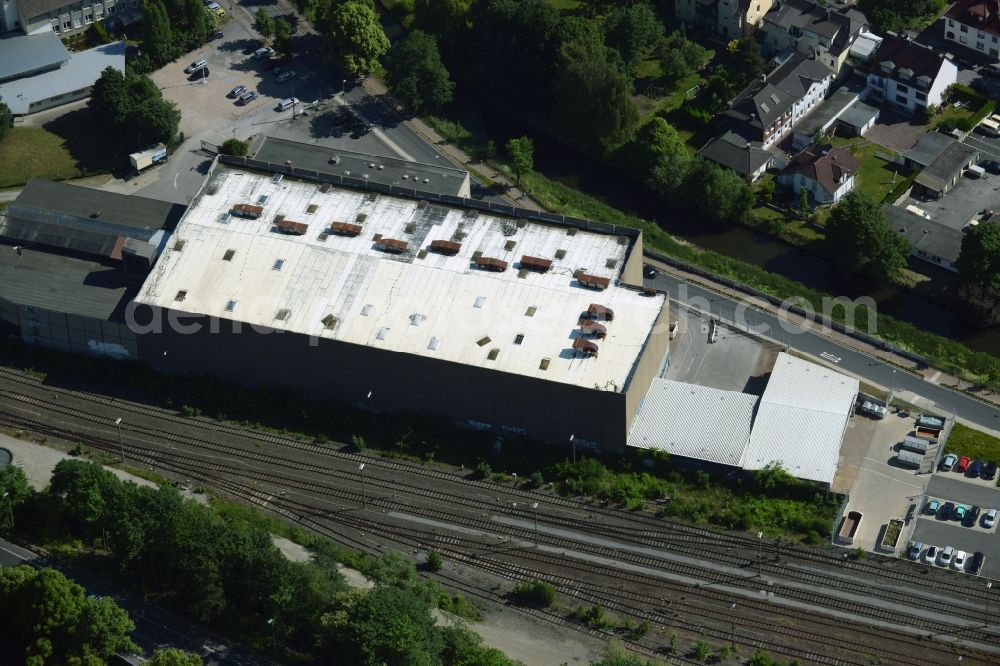 Aerial photograph Menden (Sauerland) - Event location Schmelzwerk in Menden (Sauerland) in the state of North Rhine-Westphalia. The former factory and events location is located between railway tracks and the river Hoenne in the West of the town centre