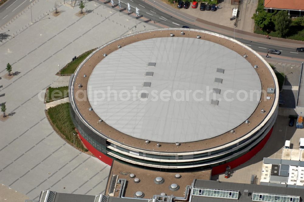 OLDENBURG from the bird's eye view: Blick auf die EWE Arena. Die EWE ARENA ist Teil des Weser-Ems Hallen-Komplexes und mit den übrigen Hallen verbunden.Weser-Ems-Halle Oldenburg GmbH, Europaplatz 12, 26123 Oldenburg, Presse-Telefon: 0441/8003298, info@weser-ems-halle.de