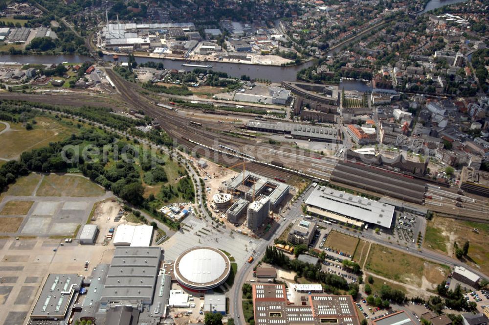 OLDENBURG from the bird's eye view: Blick auf die EWE Arena. Die EWE ARENA ist Teil des Weser-Ems Hallen-Komplexes und mit den übrigen Hallen verbunden.Weser-Ems-Halle Oldenburg GmbH, Europaplatz 12, 26123 Oldenburg, Presse-Telefon: 0441/8003298, info@weser-ems-halle.de