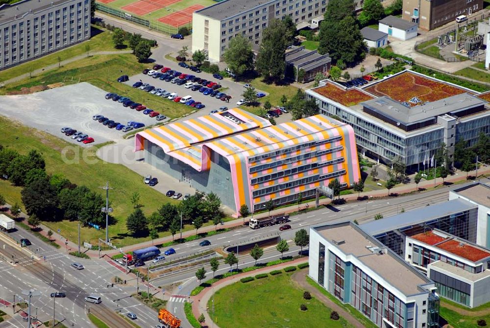 Aerial photograph Magdeburg - Experimentelle Fabrik (EXFA) Magdeburg. Das von der sauerbruch hutton architekten partnerschaft entworfene und im März 2001 fertiggestellte Gebäude besteht aus einem fünfgeschossigen Büro- und Laborteil, einer Versuchshalle und einem Labor zur Elektromagnetischen Verträglichkeitsprüfung (EMV). Hier sind verschiedene Unternehmen ansässig. Kontakt ZPVP GmbH: Zentrum für Produkt-, Verfahrens- und Prozessinnovation GmbH, Sandtorstr. 23, 39106 Magdeburg, E-Mail: info@exfa.de,