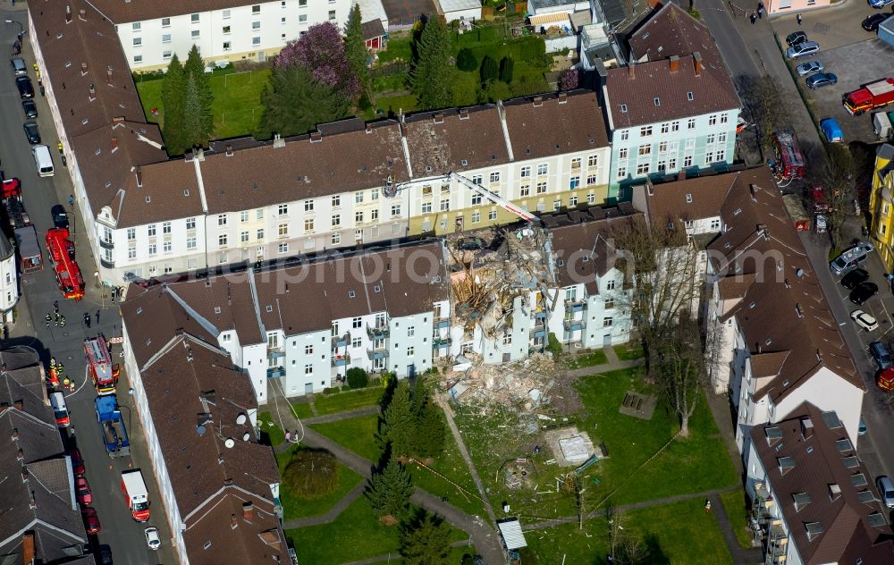 Dortmund from the bird's eye view: Explosion damages in Residential area of the multi-family house settlement Teutonenstrasse in the district Hoerde in Dortmund in the state North Rhine-Westphalia