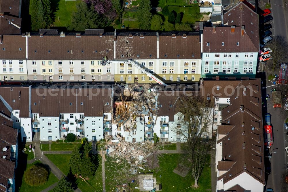 Aerial image Dortmund - Explosion damages in Residential area of the multi-family house settlement Teutonenstrasse in the district Hoerde in Dortmund in the state North Rhine-Westphalia